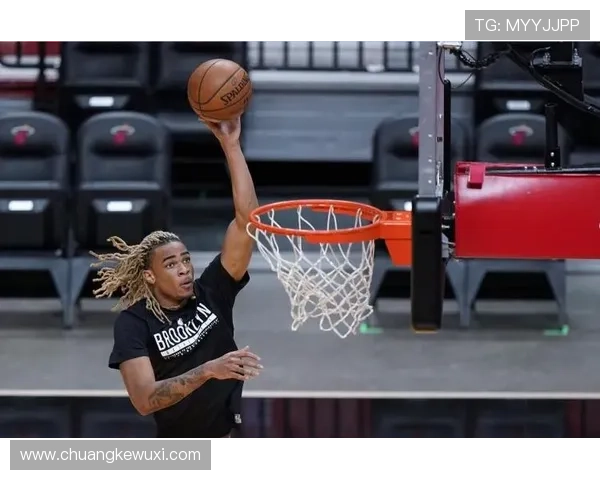 克拉克斯顿迎来生涯首次三双表现出色砍下18分11篮板12助攻可喜可贺