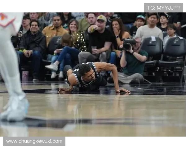 米奇约翰逊赞文班全场高水平表现令人惊叹的表现与坚持